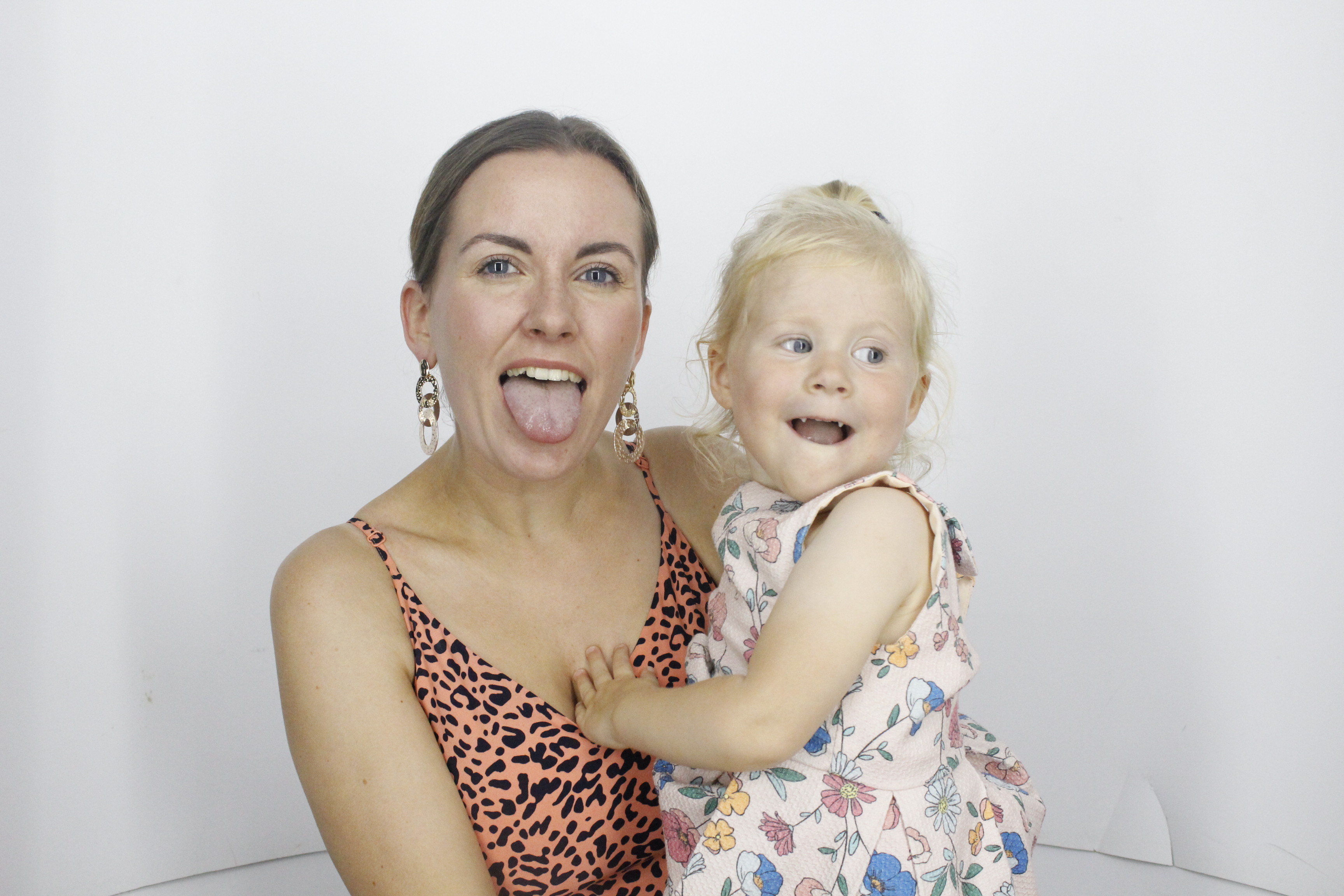 Sam & Rachel's Wedding | View more photos from the event at gallery.myphotoboothexperience.co.uk/u/MyPhotoBoothExperienceLtd/Sam-Rachels-Wedding